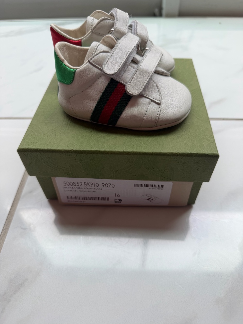 Gucci White Leather Kids Sneakers with Red & Green Stripe and Heel Tabs